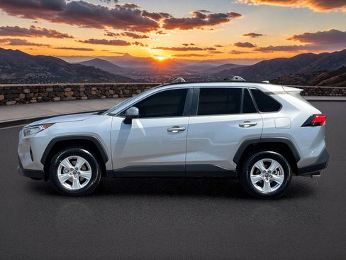 Used 2019 Toyota RAV4 XLE w/ Carpet Mat Package FWD image 3
