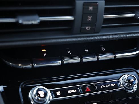 Used 2021 Lincoln Corsair FWD w/ Premium Package image 36