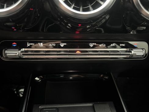 Certified 2022 Mercedes-Benz GLA 250 4MATIC image 18