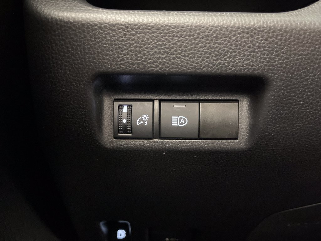 Certified 2025 Toyota RAV4 LE AWD/4WD image 28