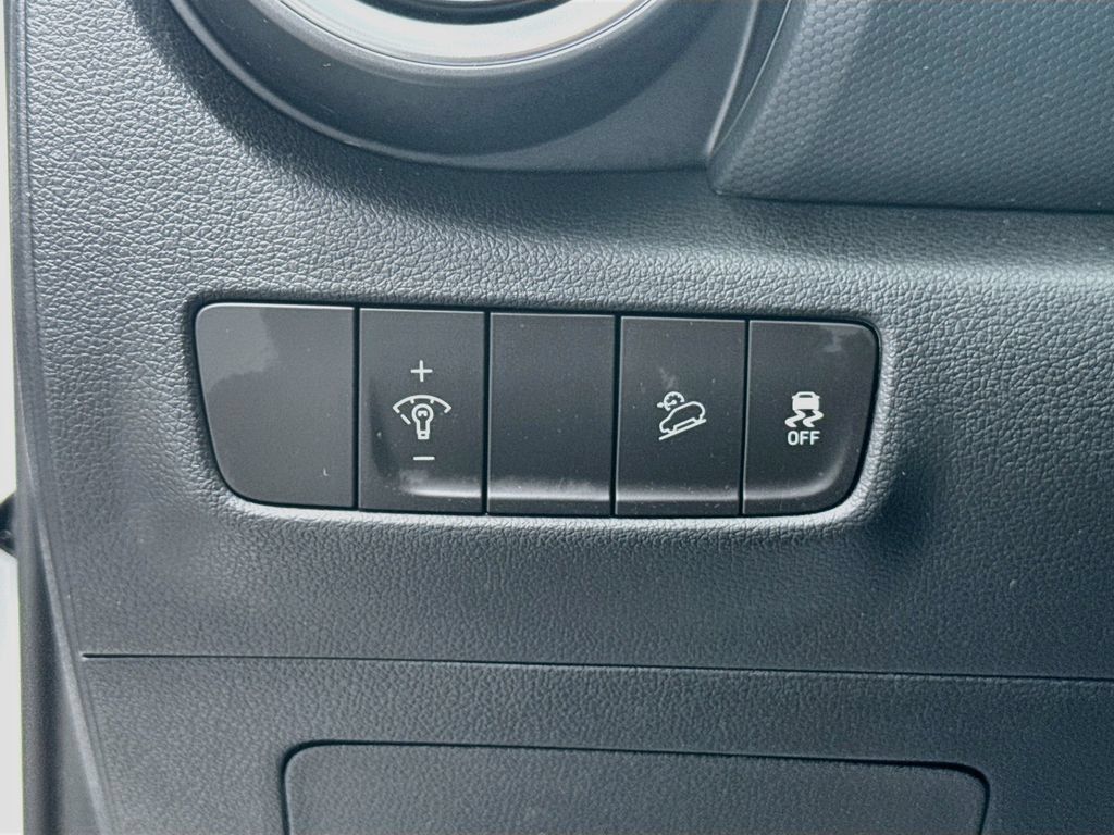 Used 2023 Hyundai Kona SEL w/ Convenience Package AWD/4WD image 10