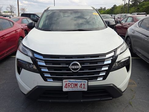 Used 2024 Nissan Rogue S AWD/4WD image 2