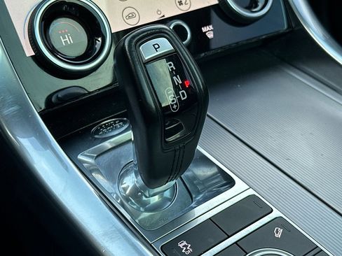 Used 2020 Land Rover Range Rover Sport HSE image 17