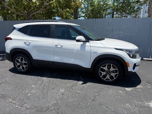 Used 2022 Kia Seltos EX AWD/4WD image 2