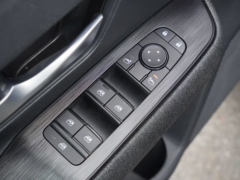Used 2025 Nissan Kicks SV FWD image 9
