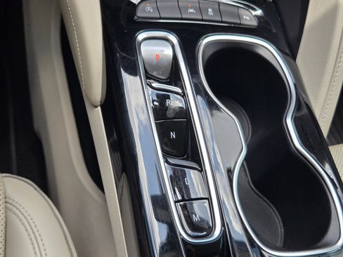 Certified 2022 Buick Envision Essence w/ Technology Package I FWD image 18