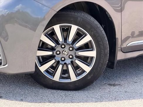 Used 2020 Toyota Sienna XLE w/ XLE Navigation Package AWD/4WD image 32