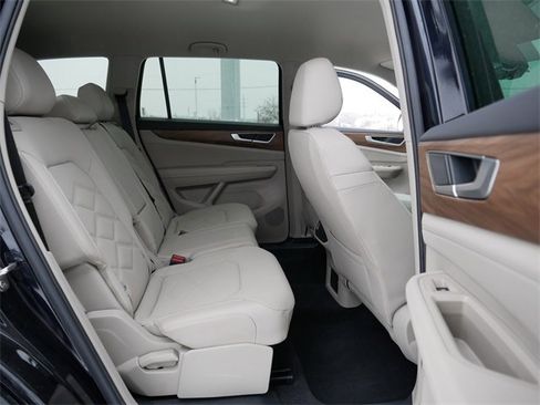 Certified 2025 Volkswagen Atlas SE image 19