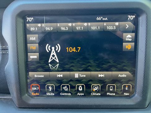 Used 2018 Jeep Wrangler Unlimited Sahara w/ Uconnect 4C Nav & Sound Group AWD/4WD image 22