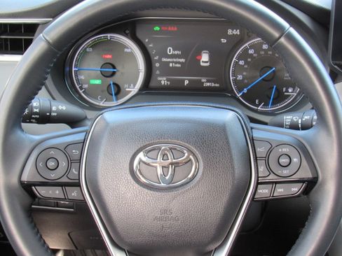 Used 2024 Toyota Venza XLE AWD/4WD image 23