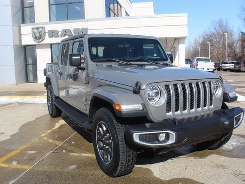 Used 2022 Jeep Gladiator Overland w/ Popular Equipment Package image 7