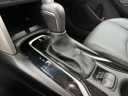 Used 2024 Toyota Corolla Cross XLE image 12