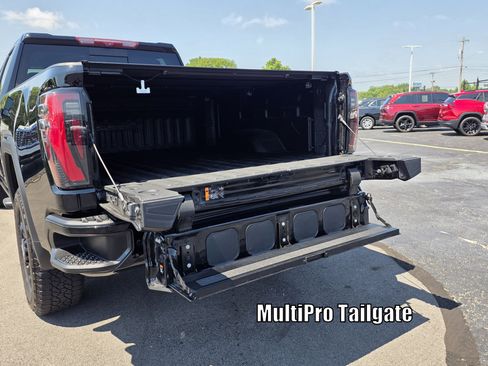 Used 2024 GMC Sierra 2500 AT4 w/ AT4 Premium Plus Package AWD/4WD image 18