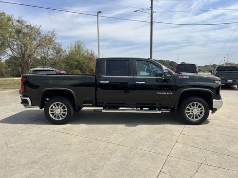 Used 2025 Chevrolet Silverado 2500 LTZ w/ LTZ Plus Package image 5