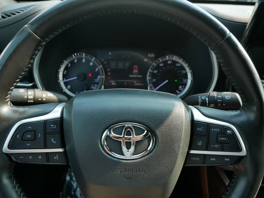 Used 2023 Toyota Highlander XSE AWD/4WD image 25