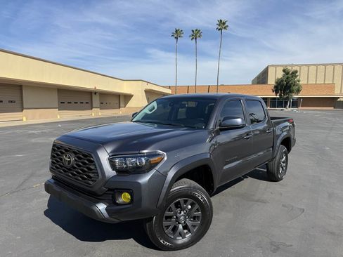 Used 2023 Toyota Tacoma SR5 AWD/4WD image 3