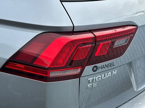Used 2021 Volkswagen Tiguan SE image 14