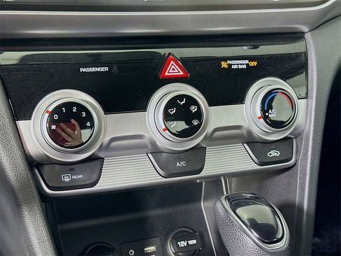 Used 2019 Hyundai Elantra SE w/ Cargo Package image 26