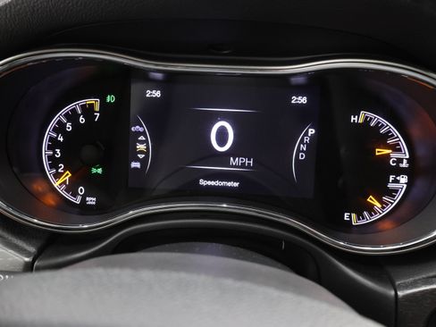 Used 2018 Jeep Grand Cherokee Altitude AWD/4WD image 10