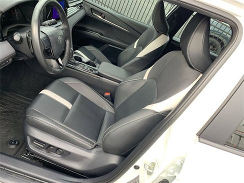 Used 2025 Toyota Camry SE image 18