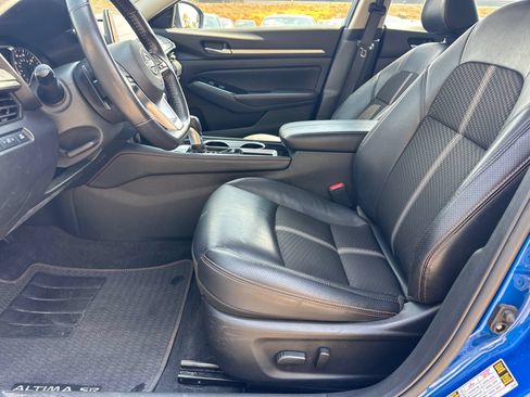 Used 2025 Nissan Altima 2.5 SR FWD image 9