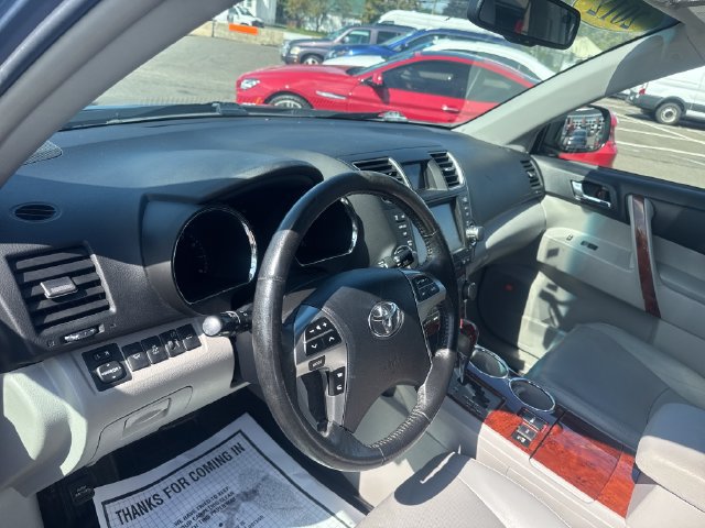 Used 2012 Toyota Highlander Limited w/ Tow Pkg AWD/4WD image 31