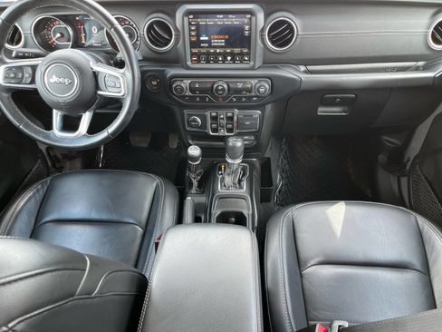 Used 2019 Jeep Wrangler Unlimited Sahara AWD/4WD image 14