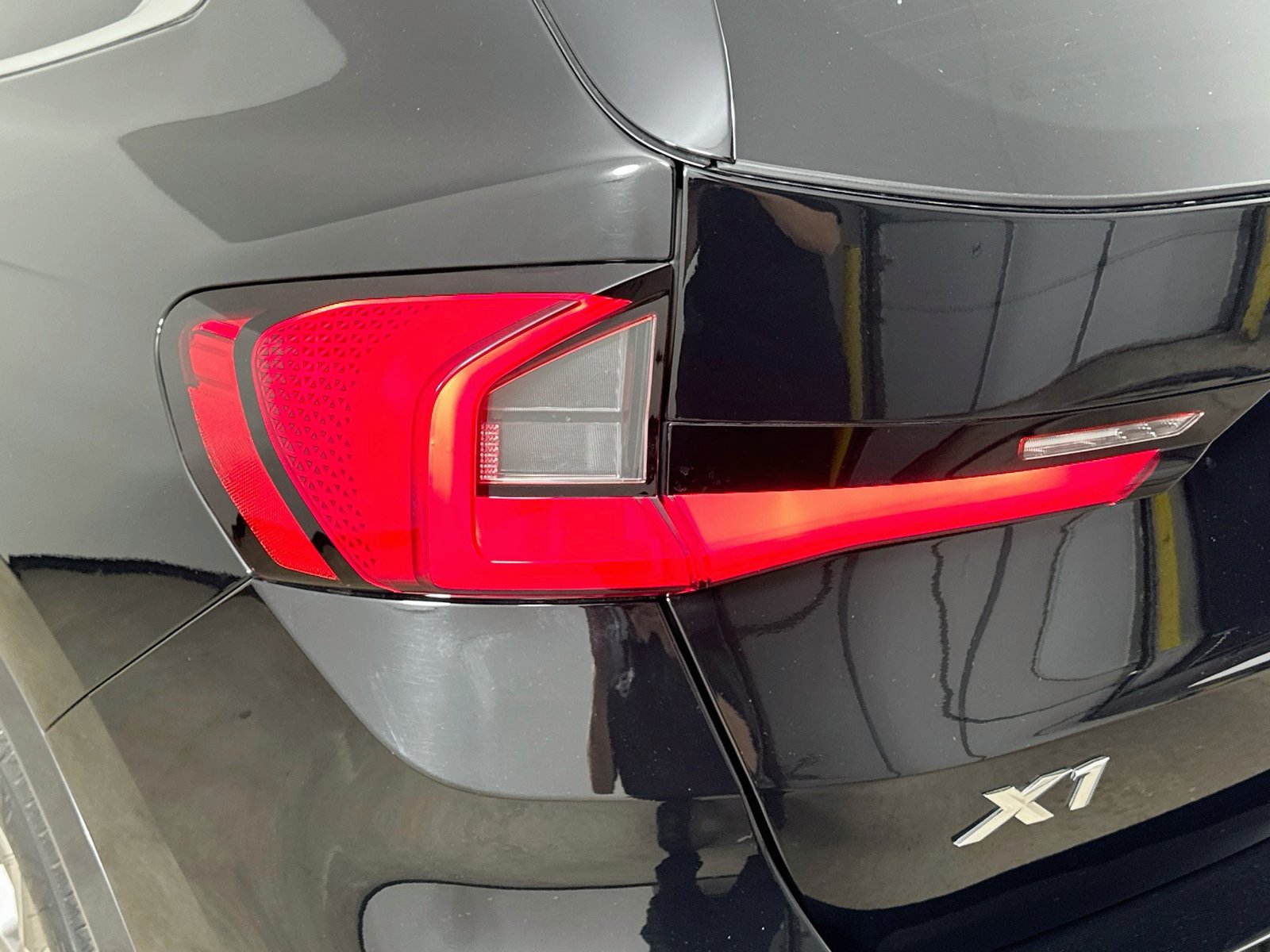 Used 2024 BMW X1 xDrive28i w/ Convenience Package AWD/4WD image 12