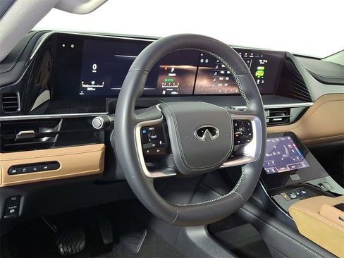 Certified 2025 INFINITI QX80 Sensory image 16