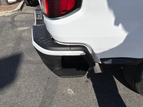 Used 2023 Chevrolet Colorado LT w/ LT Convenience Package image 14