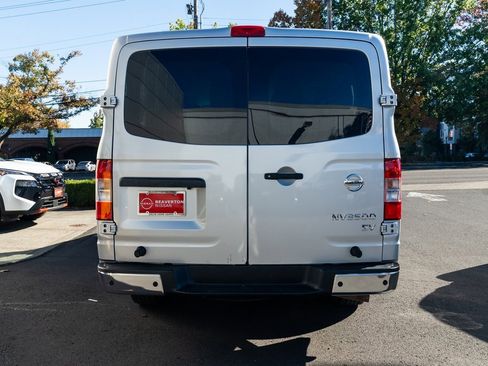 Used 2020 Nissan NV 3500 SV image 5
