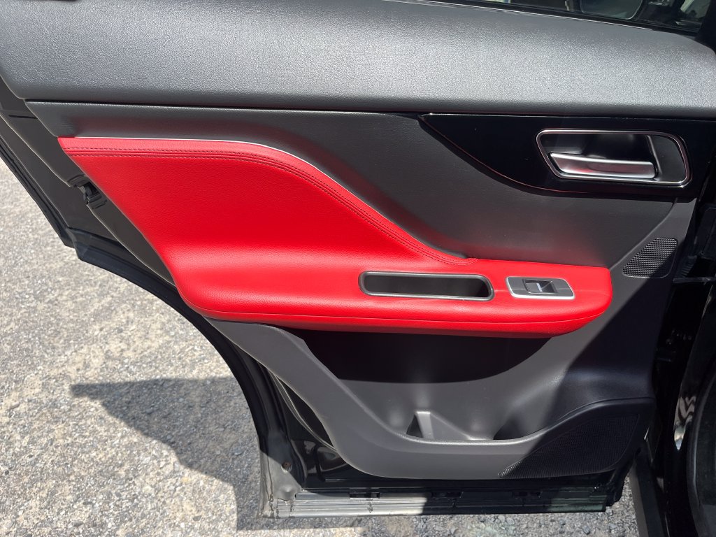 Used 2018 Jaguar F-PACE S AWD/4WD image 34