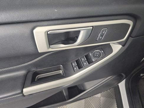 Used 2021 Ford Explorer XLT w/ Equipment Group 202A image 20