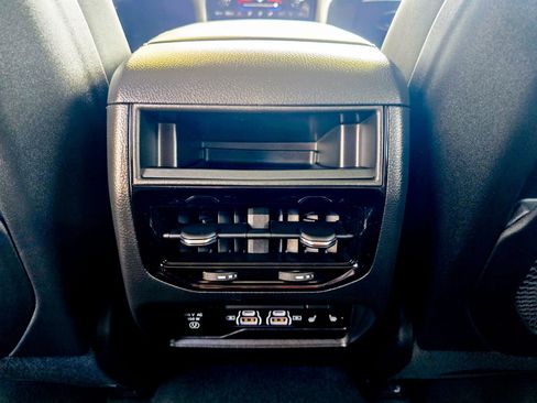 Used 2024 Jeep Grand Cherokee Limited w/ Black Appearance Package image 30