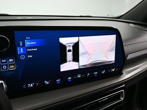 Used 2024 Chevrolet Traverse LT image 14