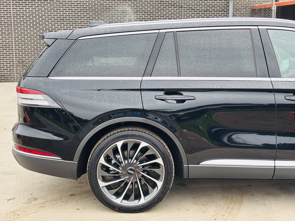 Used 2026 Lincoln Aviator Reserve AWD/4WD image 6