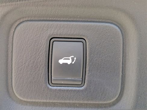 Used 2015 Nissan Pathfinder SL w/ SL Tech Package image 15