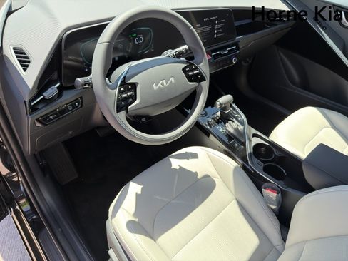 New 2026 Kia Niro EX FWD image 11