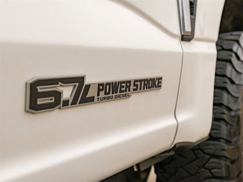 Used 2023 Ford F250 XLT w/ F-250 >10K GVWR Package image 13