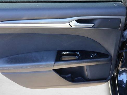 Used 2015 Ford Fusion SE image 21