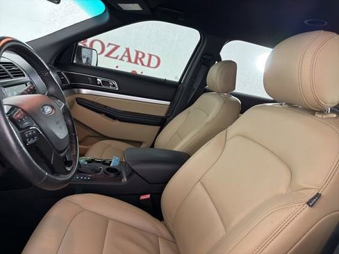 Used 2017 Ford Explorer XLT w/ Equipment Group 202A FWD image 11