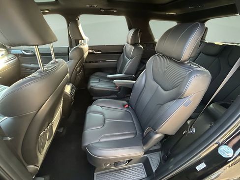 Used 2023 Hyundai Palisade Calligraphy image 19