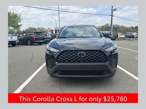 Used 2025 Toyota Corolla Cross L image 1