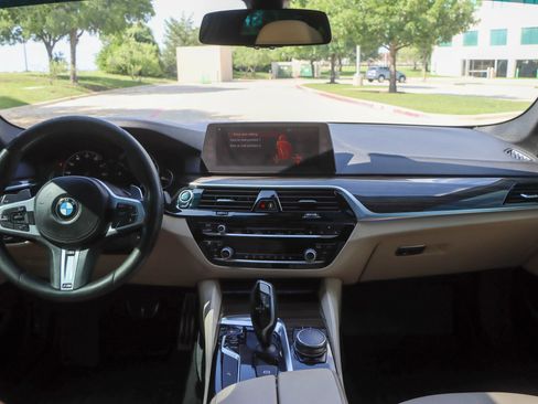Used 2018 BMW 530i w/ M Sport Package RWD image 26