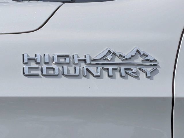 Used 2021 Chevrolet Suburban High Country AWD/4WD image 11