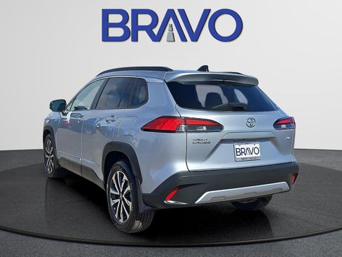 Used 2025 Toyota Corolla Cross XLE image 5
