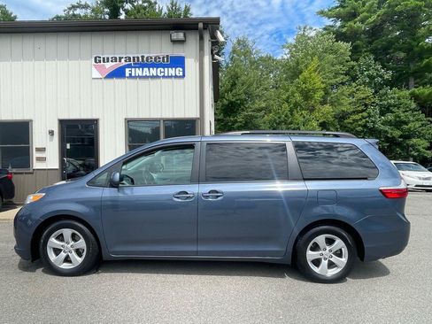 Used 2017 Toyota Sienna LE FWD image 7