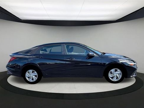 New 2026 Hyundai Elantra SE image 9