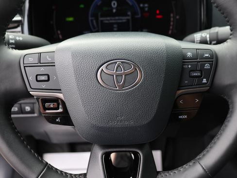 Used 2026 Toyota Camry LE w/ Convenience Package FWD image 25