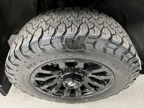 Used 2024 GMC Sierra 2500 AT4 w/ AT4 Premium Plus Package AWD/4WD image 18